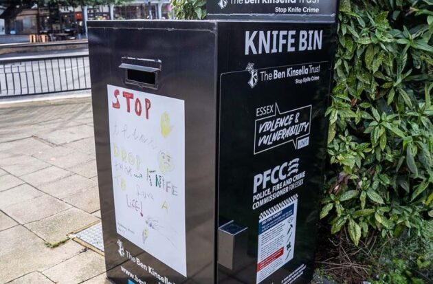 Knife bin